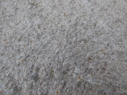 Kamień srebrno-beżowy duży